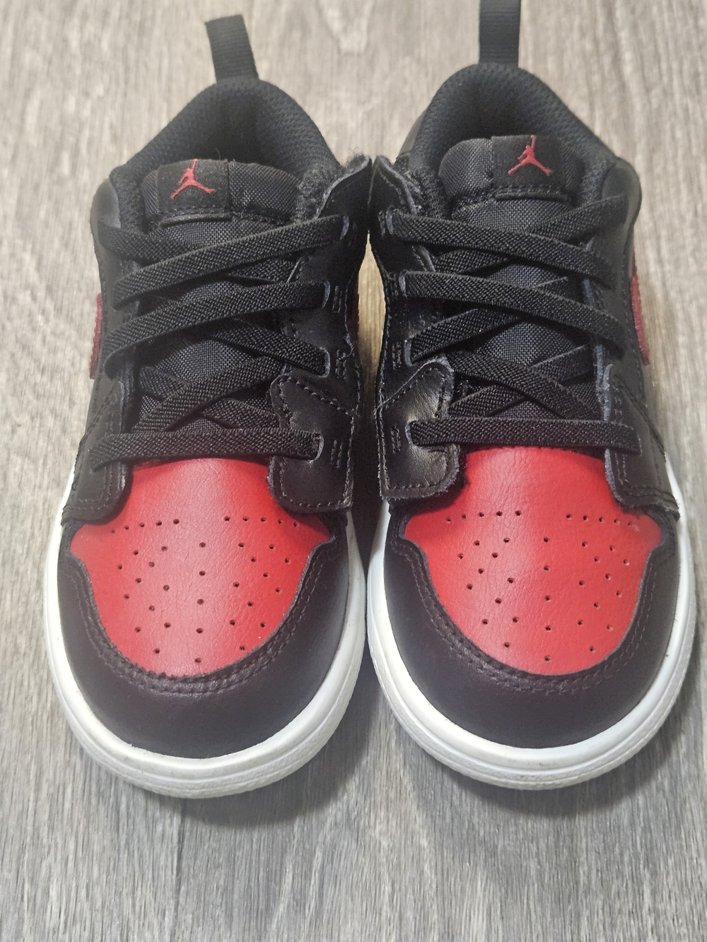 Jordan Kids Black and Red Low-Top Sneakers